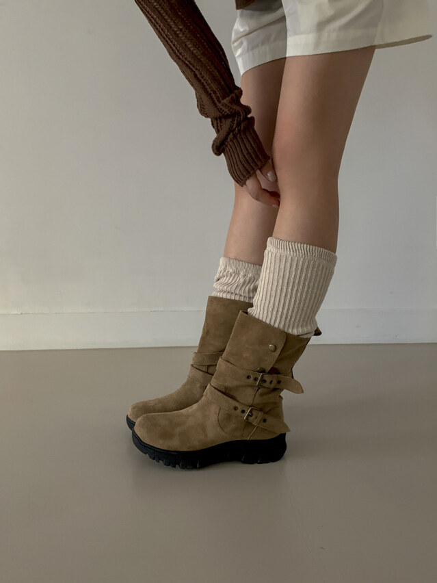 suede boots [ROS05]