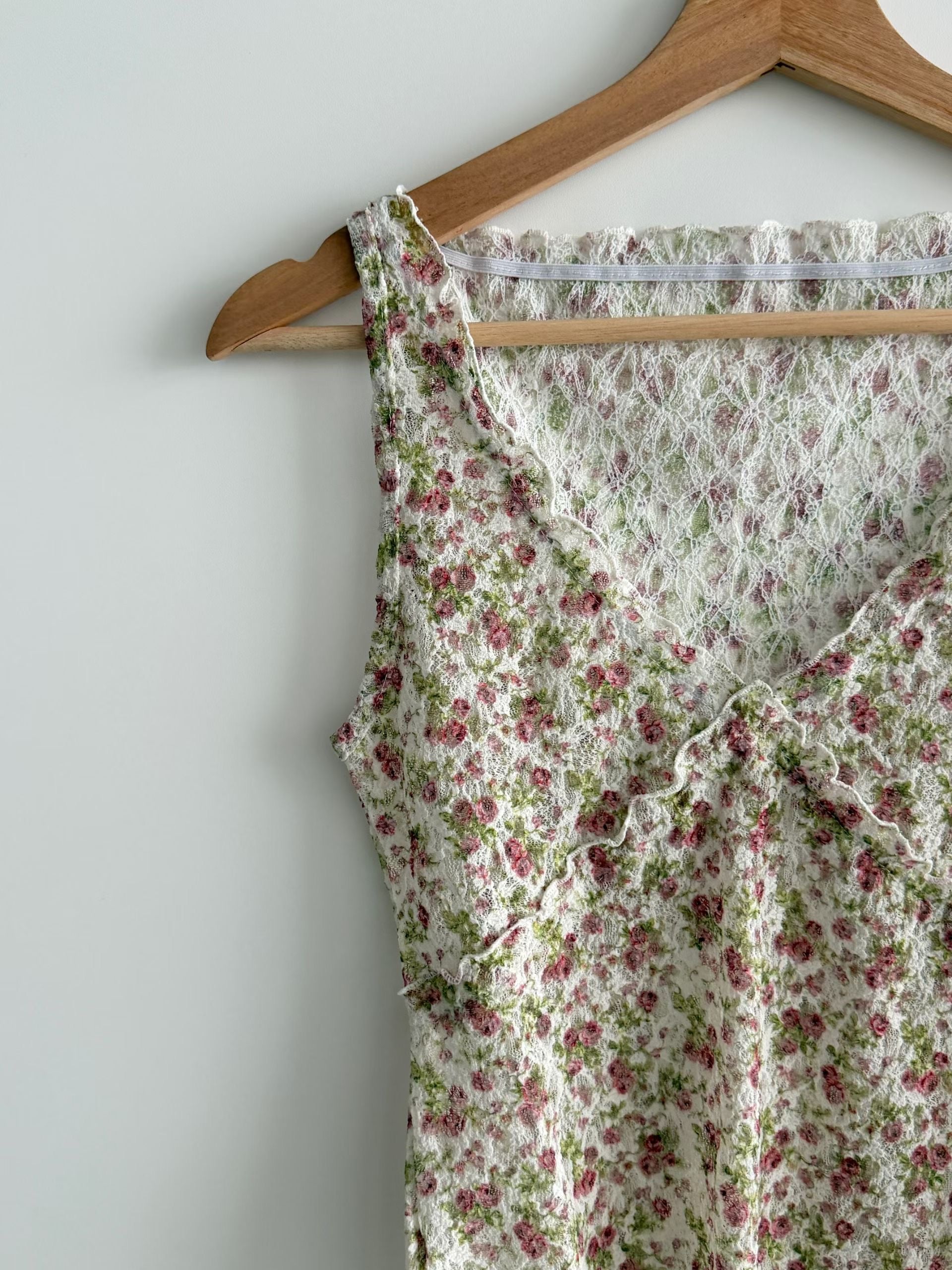 colly sleeveless top