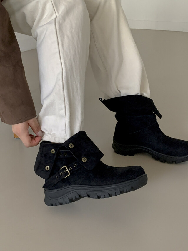 suede boots [ROS05]