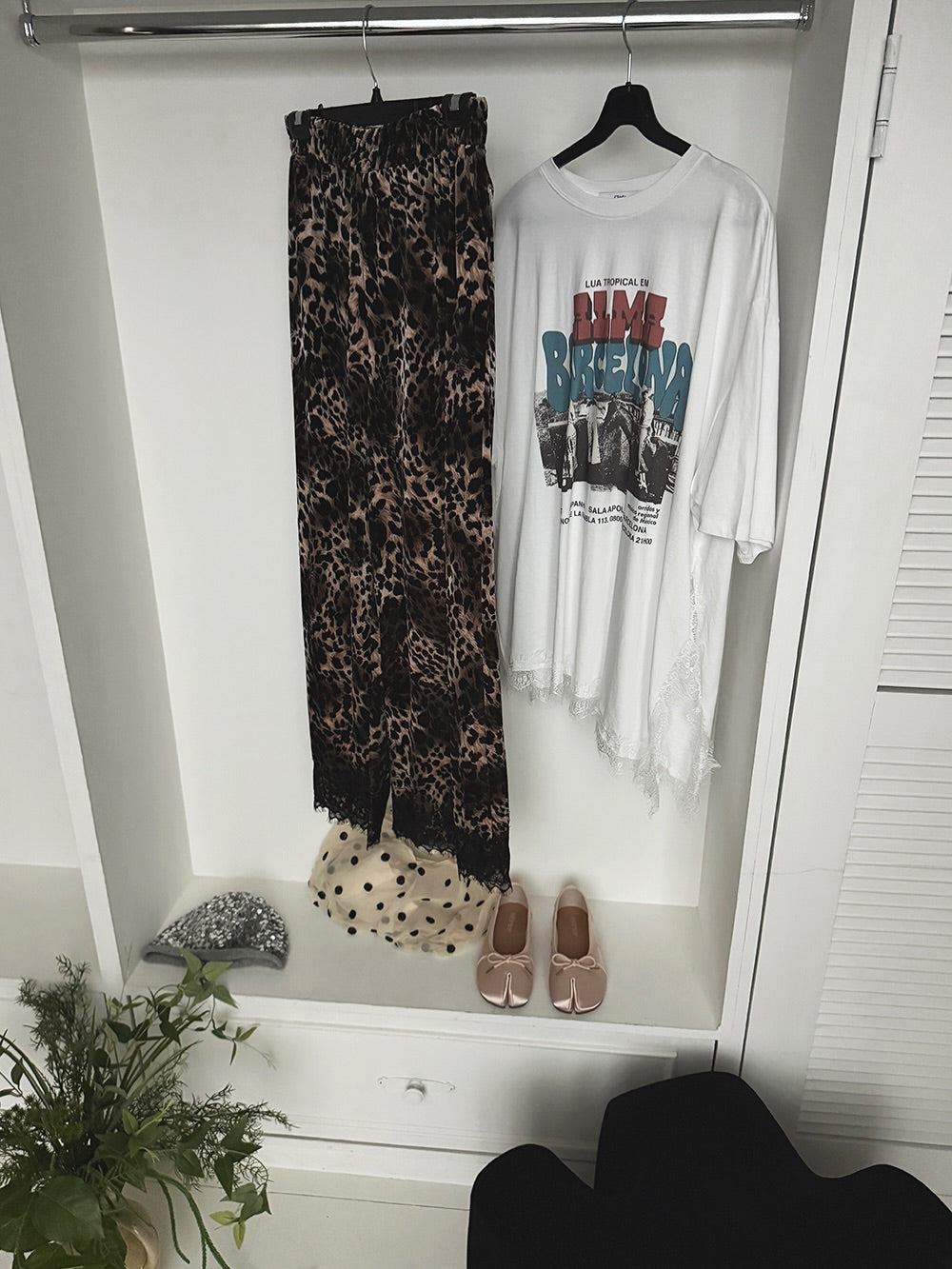 alma unbalanced lace t-shirt