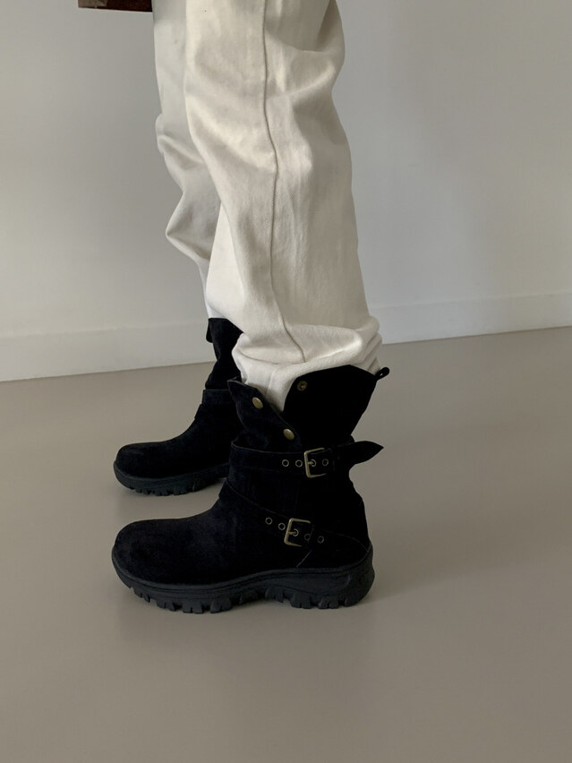 suede boots [ROS05]