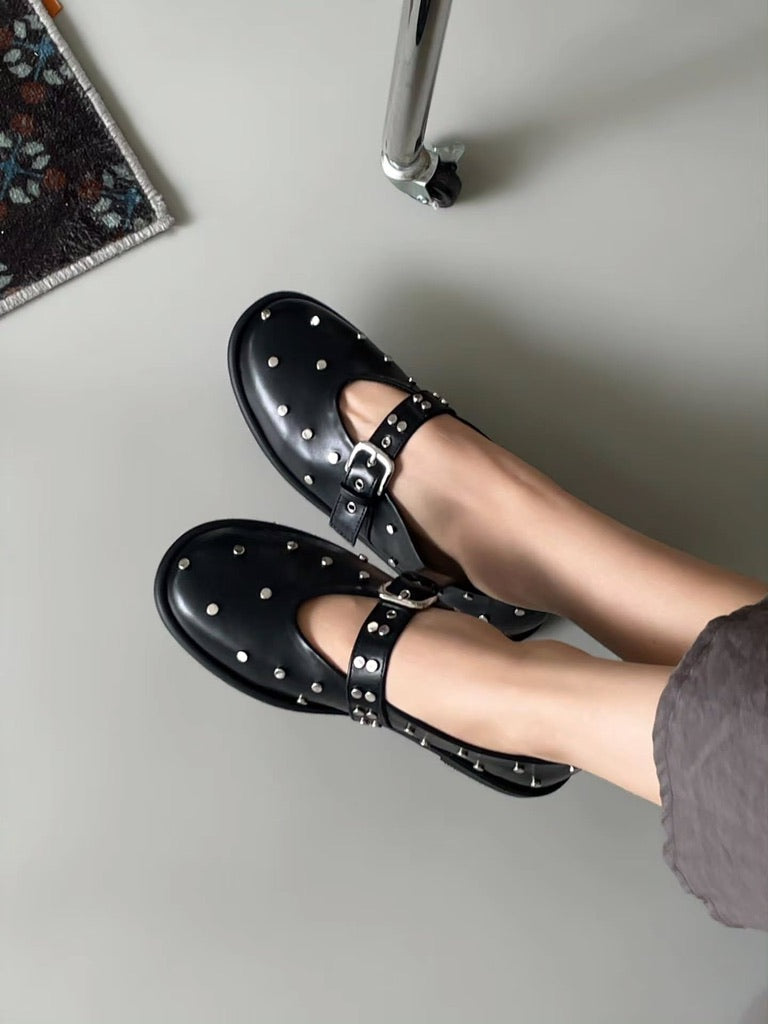 flat loafers [ROS03]